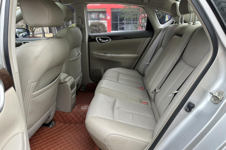 日产 轩逸 2012款 1.6XL CVT豪华版中控内饰7004