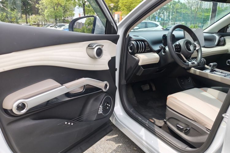 比亚迪 元PLUS 2023款 冠军版 430KM 超越型中控内饰7007