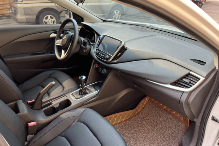 雪佛兰 科沃兹 2016款 1.5L 手动欣享版中控内饰7002