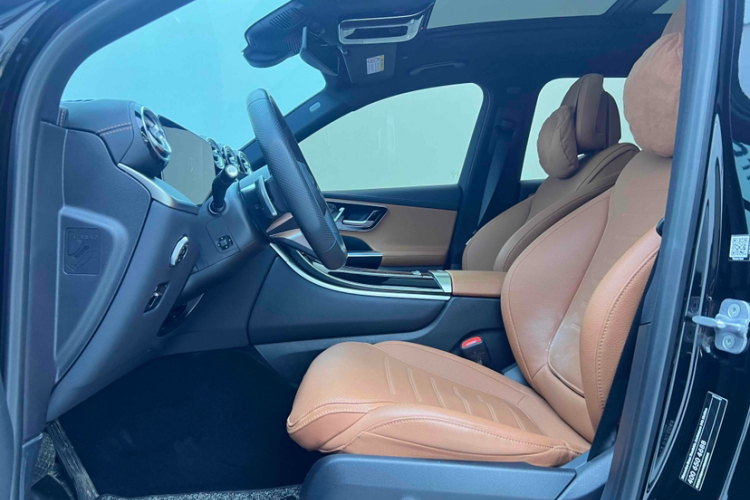 奔驰GLC 2023款 改款 GLC 260 L 4MATIC 豪华型 5座中控内饰7002