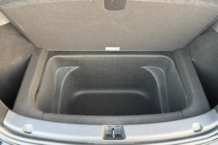 特斯拉 Model Y 2022款 改款 后轮驱动版中控内饰7006