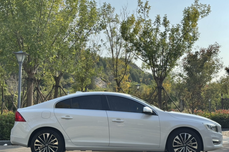 沃尔沃S60 2019款 S60L T5 智远版车身外观6007