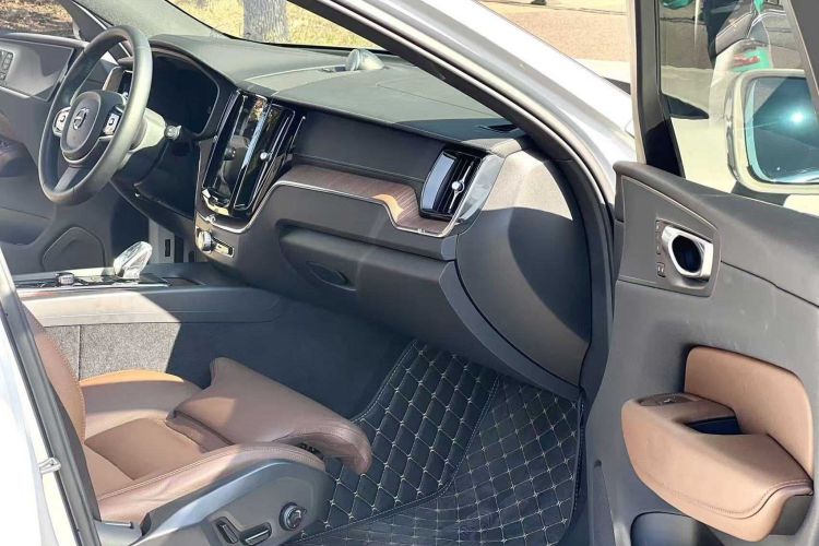 沃尔沃XC60 2024款 B5 四驱智远豪华版中控内饰7003