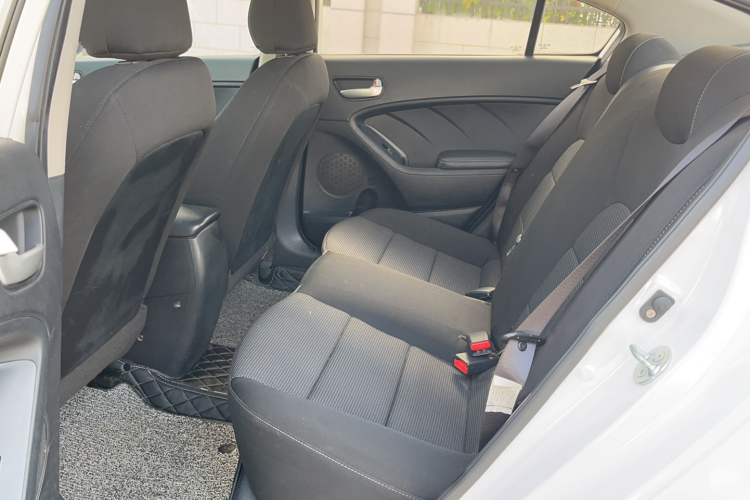 起亚K3 2017款  1.6L 自动15周年特别版GLS中控内饰7004