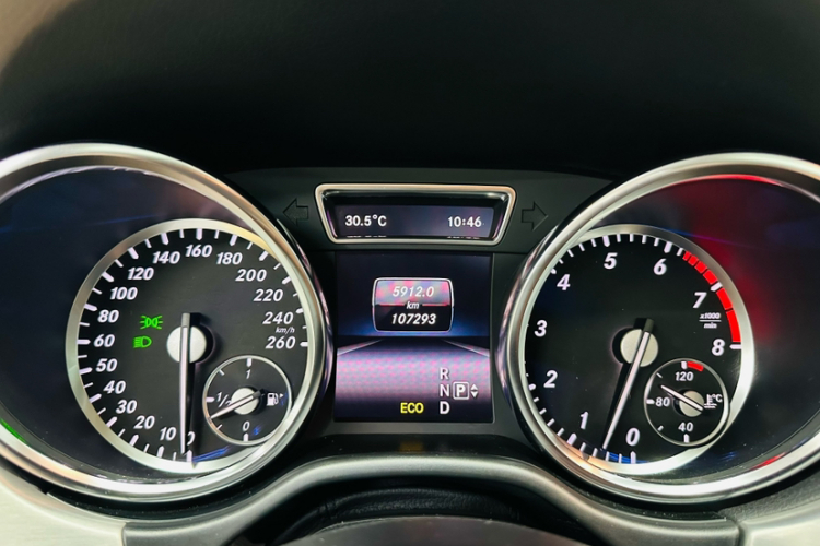 奔驰M级 2015款 ML 320 4MATIC中控内饰15