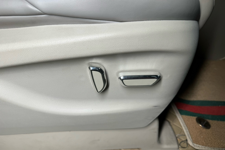 别克GL8 2023款 ES陆尊 舒适型中控内饰7013