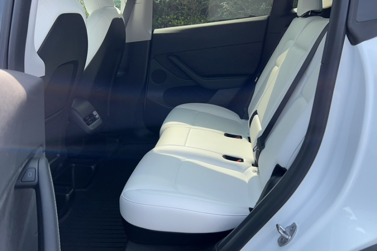 特斯拉 Model Y 2023款 后轮驱动版中控内饰7003