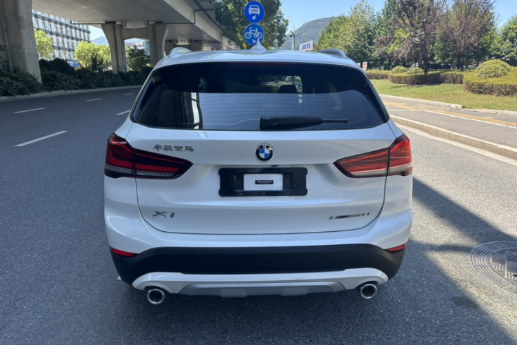 宝马X1 2020款 xDrive25Li 尊享型车身外观6004