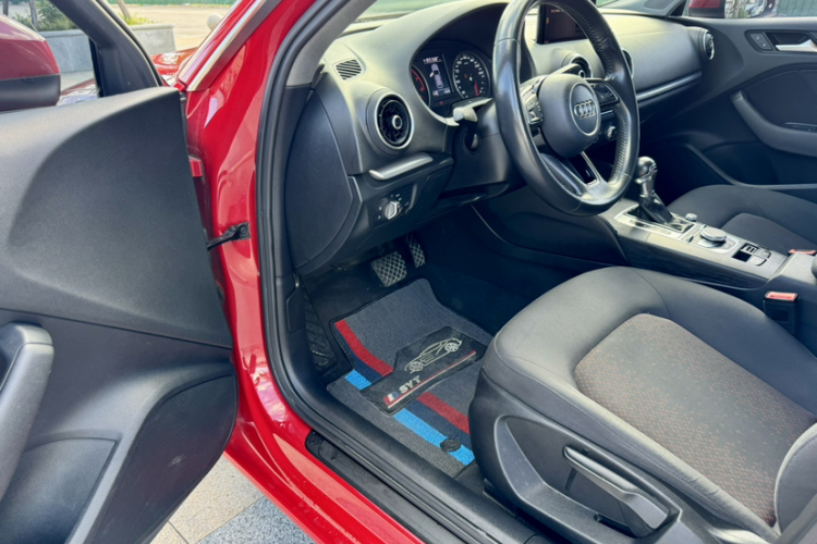 奥迪A3 2018款 30周年年型 Sportback 35 TFSI 进取型中控内饰7010