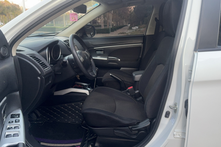 三菱 劲炫ASX 2018款 1.6L 手动两驱灵动版中控内饰7001