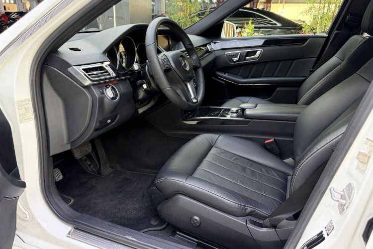 奔驰E级 2014款 改款 E 300 L 运动型中控内饰7005