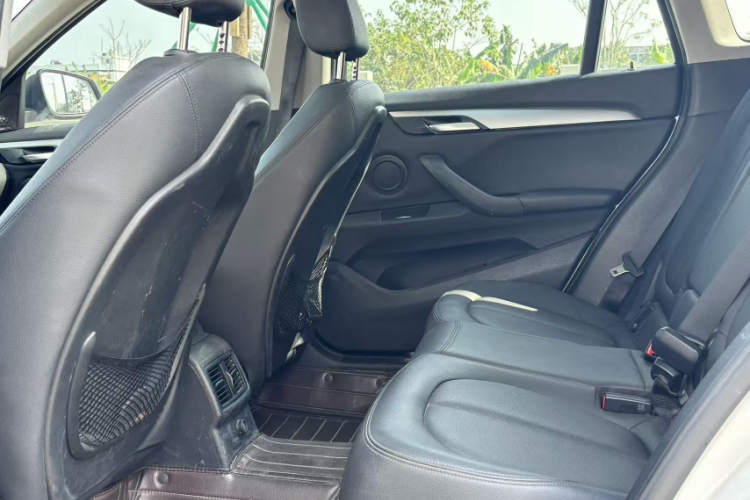 宝马X1 2018款 sDrive20Li 领先型车身外观6006