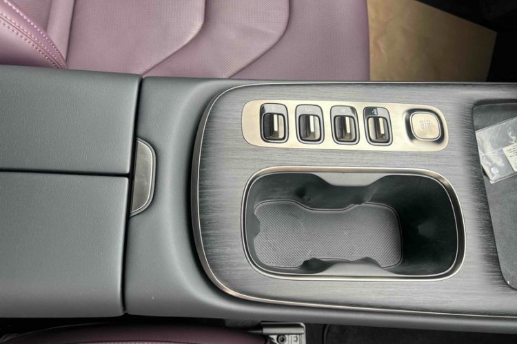 小米汽车 小米SU7 2024款 四驱超长续航高阶智驾Max版中控内饰7002