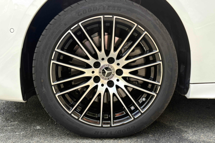 奔驰C级 2025款 C 260 L 运动版车身外观6007