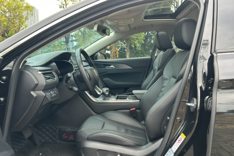 红旗H5 2022款 经典款 改款 1.8T 自动智联旗韵版中控内饰7003