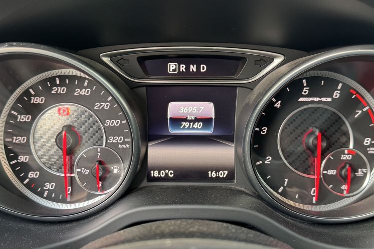 奔驰A级AMG(进口) 2017款 改款 AMG A 45 4MATIC中控内饰15