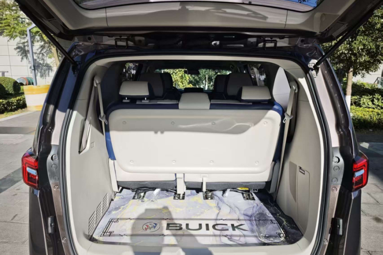 别克GL8 2023款 陆上公务舱 智享型车身外观6006