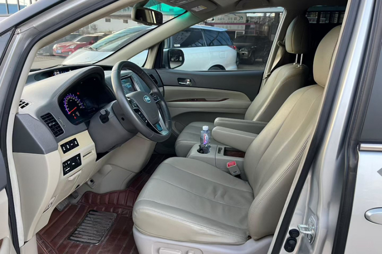 比亚迪M6 2015款 2.4L 自动尊贵版中控内饰7006