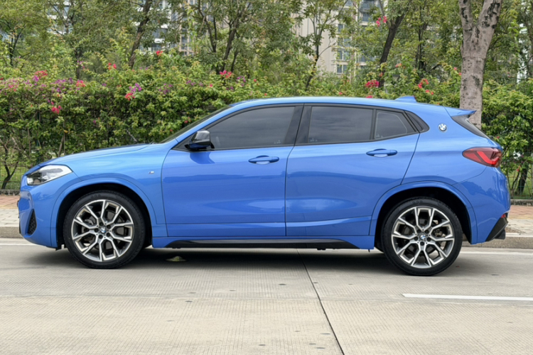 宝马X2 2021款 改款 sDrive25i 曜夜版车身外观6001