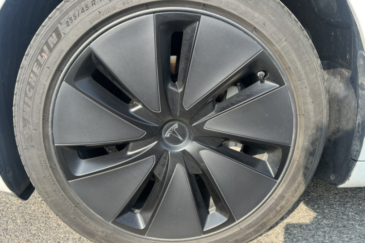 特斯拉 Model 3 2023款 后轮驱动版车身外观6004