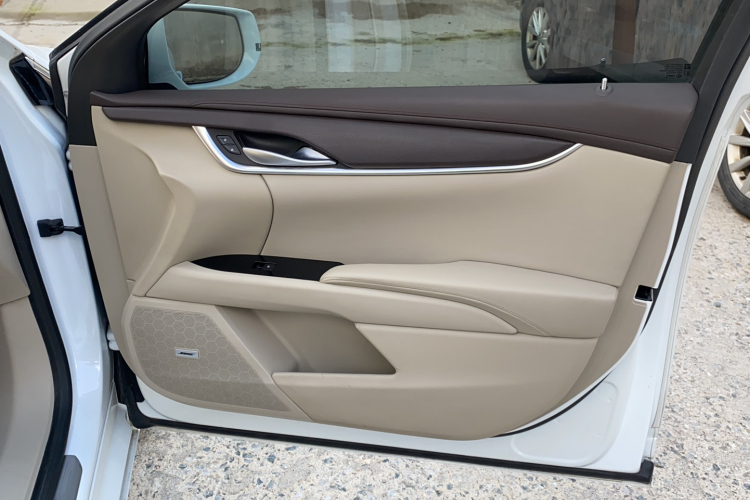 凯迪拉克XTS 2015款 28T 舒适型中控内饰7007