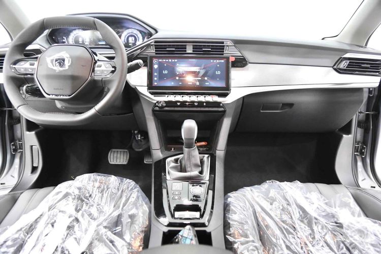 标致408 2024款 360THP 龘龘款 拉菲版中控内饰7001