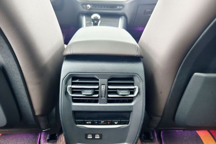 宝马3系 2022款 改款 325Li M运动套装中控内饰7012