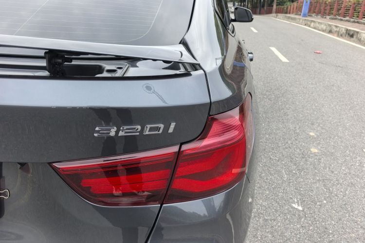 宝马3系GT 2019款 320i M运动套装车身外观6007