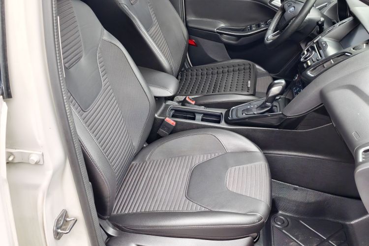 福特 福克斯 2015款 两厢 1.6L 自动风尚型局部细节41