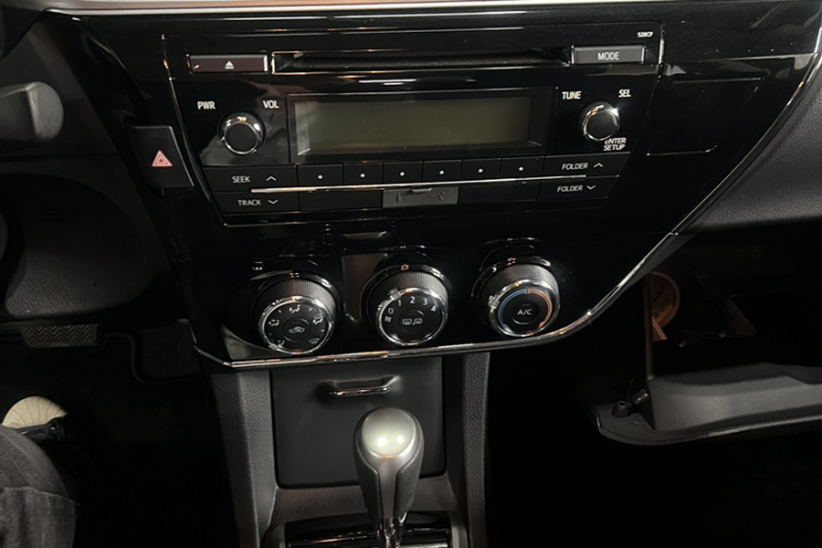 丰田 卡罗拉 2014款 1.6L CVT GL中控内饰7002