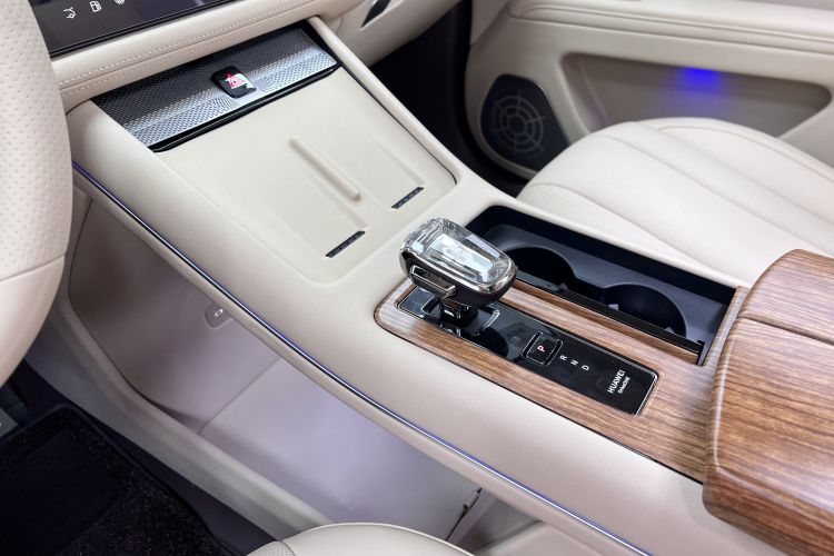 鸿蒙智行 问界M7 2024款 1.5T 智驾四驱Max版 5座中控内饰7013