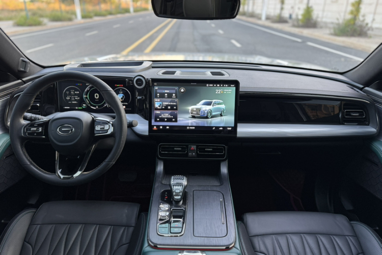 广汽传祺 传祺GS8 2022款 双擎系列 2.0TM 两驱尊贵版 （七座）中控内饰7001