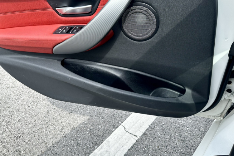 宝马3系 2019款 320i M运动曜夜版局部细节23