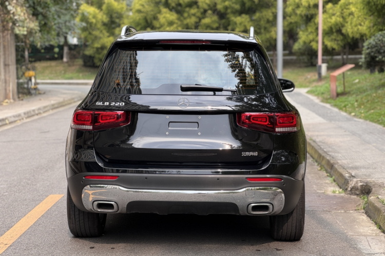 奔驰GLB 2023款 GLB 220 动感型车身外观6004