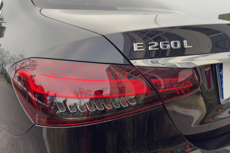 奔驰E级 2023款 E 260 L车身外观6011