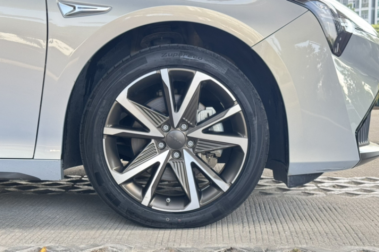 埃安 AION S Plus 2022款 70 智领版车身外观6001