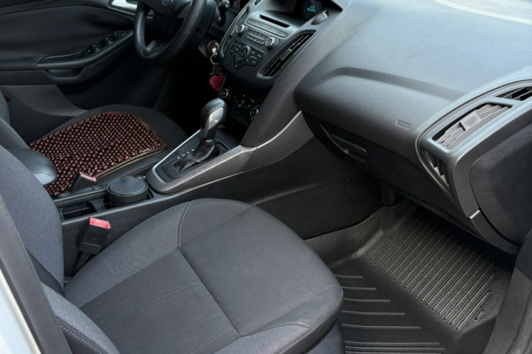 福特 福克斯 2015款 两厢 1.6L 自动舒适型中控内饰7004