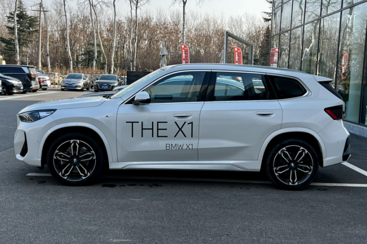 宝马X1 2023款 sDrive25Li M运动套装车身外观6004