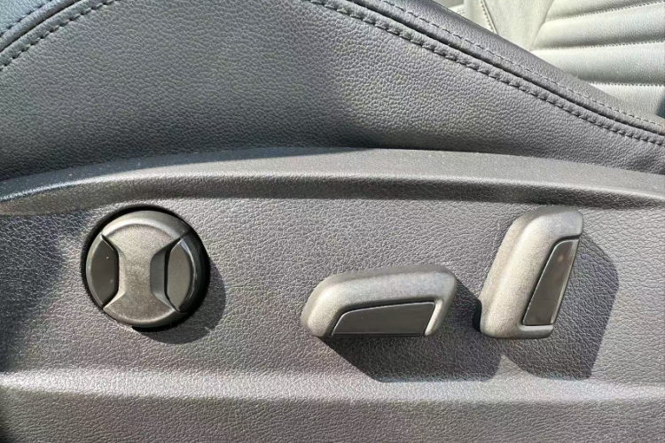 大众 迈腾 2019款 330TSI DSG 豪华型 国VI中控内饰7010