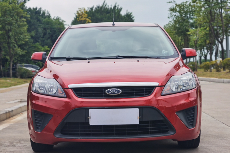 福特 福克斯 2012款 两厢经典 1.8L 自动基本型车身外观6007