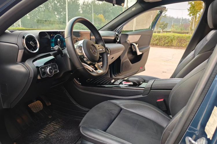 奔驰A级 2019款 A 180 L 运动轿车中控内饰7001