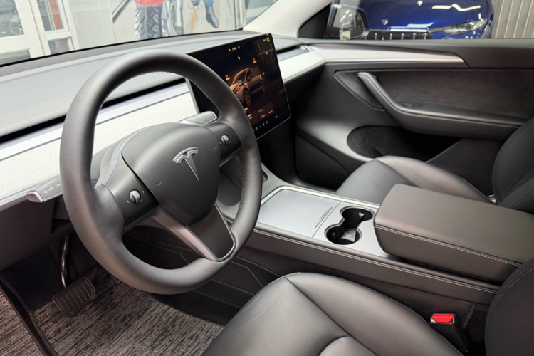 特斯拉 Model Y 2024款 后轮驱动版中控内饰7002