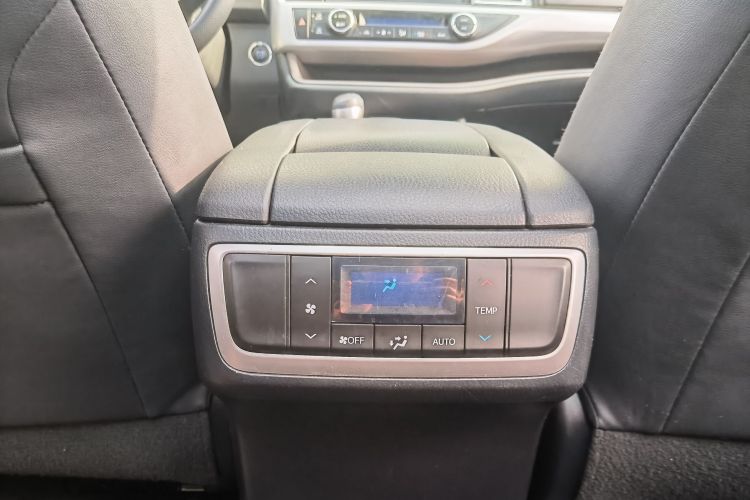 丰田 汉兰达 2018款 2.0T 四驱尊贵版 7座 国V中控内饰7008