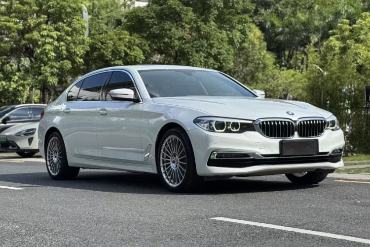 宝马5系 2019款 525Li 豪华套装车身外观6006