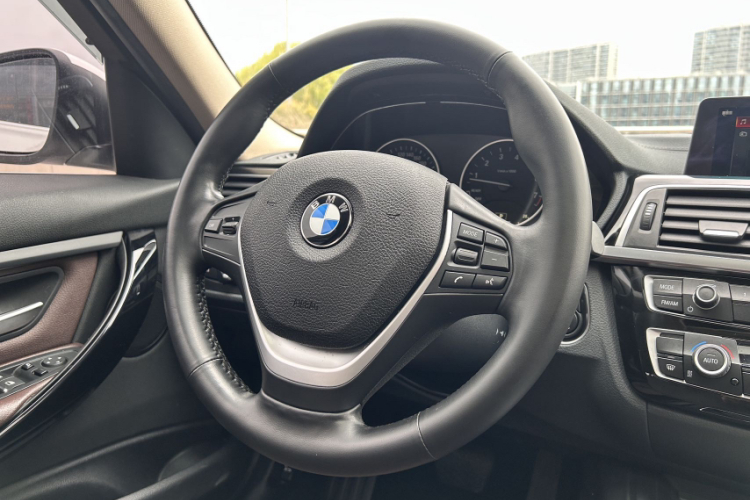 宝马3系 2019款 320Li 时尚型中控内饰7009