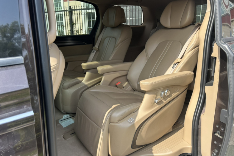 别克GL8 2020款 ES陆尊 653T 旗舰型中控内饰7005