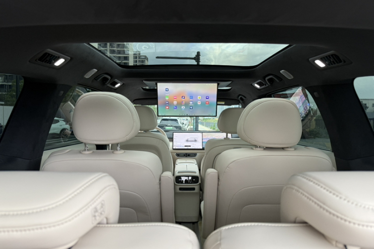 深蓝汽车 深蓝S09 2025款 四驱Ultra+ 高定版中控内饰7010