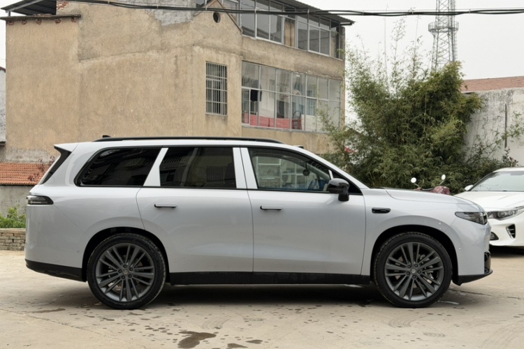 零跑汽车 零跑C16 2026款 纯电 630激光雷达智尊版 5座车身外观6006