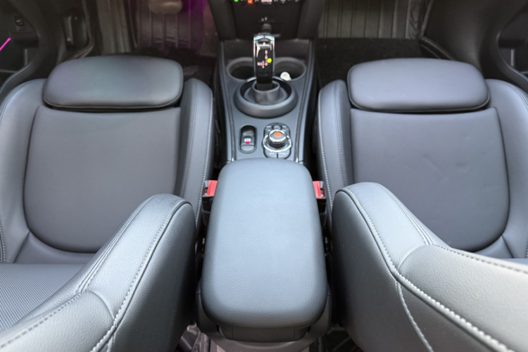 MINI Countryman 2021款 1.5T COOPER 鉴赏家中控内饰7007