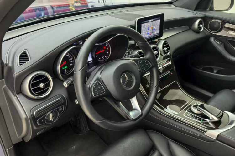 奔驰GLC 2018款 GLC 260 4MATIC 动感型中控内饰7002